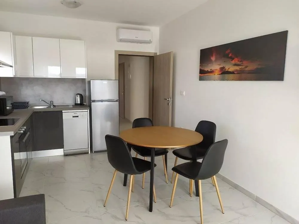 Villa Stella تروغير